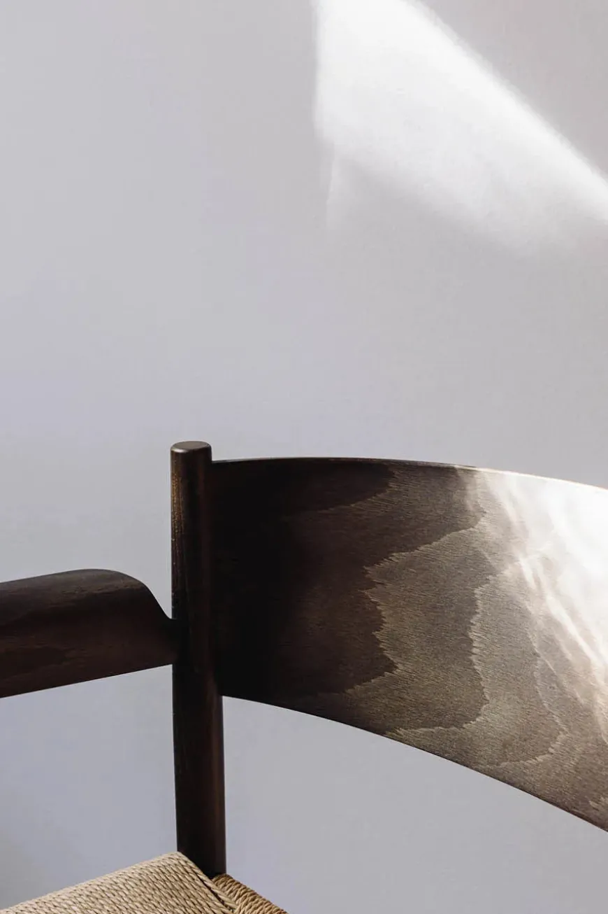 Nestor armstol, sort bøg med natur flet fra Mater