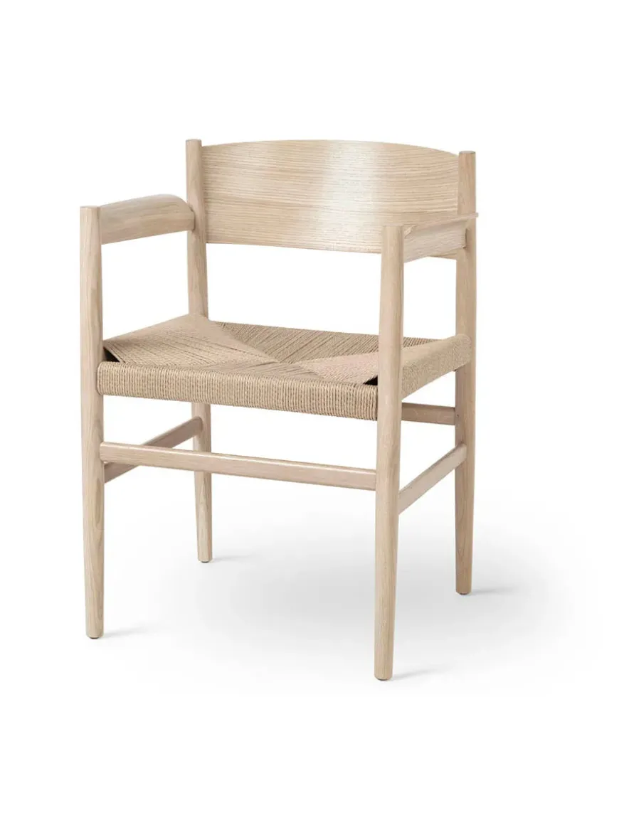 Nestor armstol, sort bøg med natur flet fra Mater