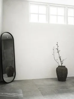 Norm Wall Mirror, Oval fra Audo Copenhagen