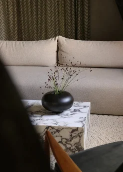 Offset Sofa 2-Seater, bouclé 06 fra Audo Copenhagen