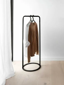 O&O Clothes Rack fra Woud