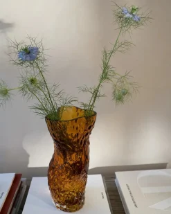 Ostrea Vase, amber fra Hein Studio