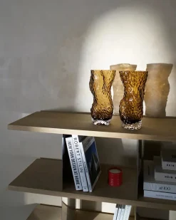Ostrea Vase, amber fra Hein Studio