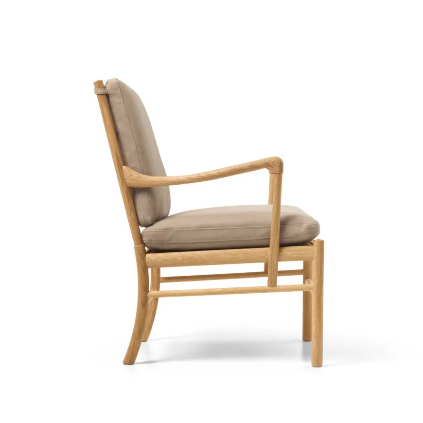 OW149 Colonial lænestol, eg olie, Terra-læder af Ole Wanscher