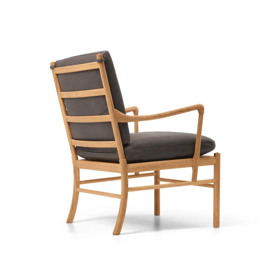 OW149 Colonial lænestol, eg olie, Terra-læder af Ole Wanscher