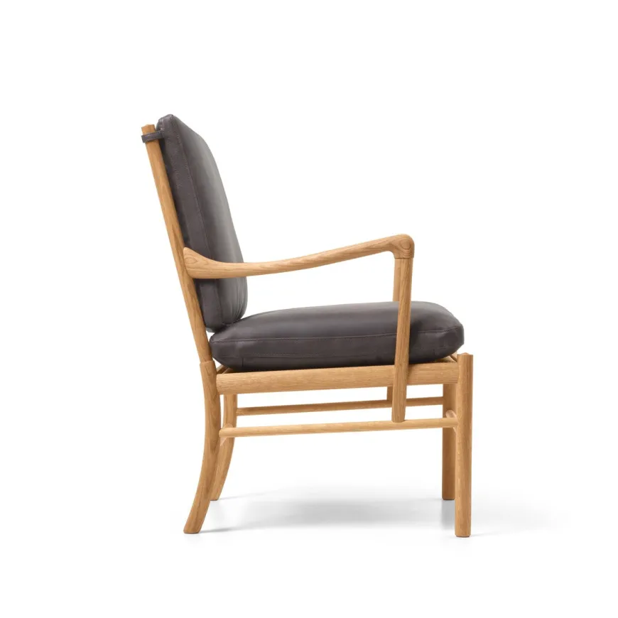 OW149 Colonial lænestol, eg olie, Terra-læder af Ole Wanscher