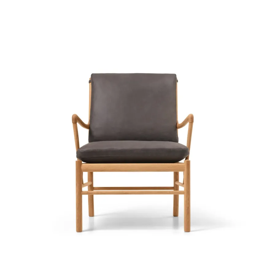 OW149 Colonial lænestol, eg olie, Terra-læder af Ole Wanscher