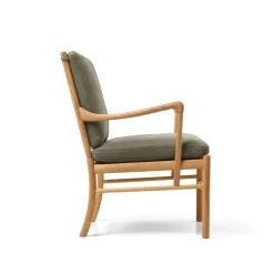 OW149 Colonial lænestol, valnød olie, Terra-læder af Ole Wanscher