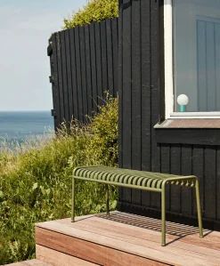 Palissade Bench, iron red fra Hay