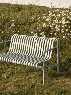 Palissade Dining Bench med armlæn, antracit fra Hay