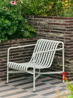 Palissade Lounge Chair Low, Deep Blue fra Hay