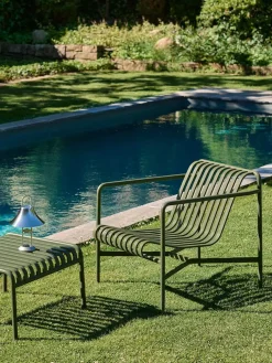 Palissade Lounge Chair Low, sky grey fra Hay