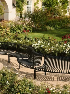 Palissade Park Dining Bench, out, iron red fra Hay