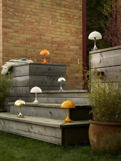 Panthella 160 Portable V3, chrome beige af Verner Panton