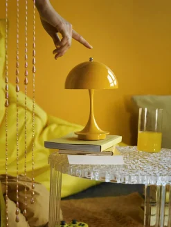 Panthella 160 Portable V3, opaque indigo af Verner Panton