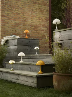 Panthella 160 Portable V3, opal pale rose af Verner Panton