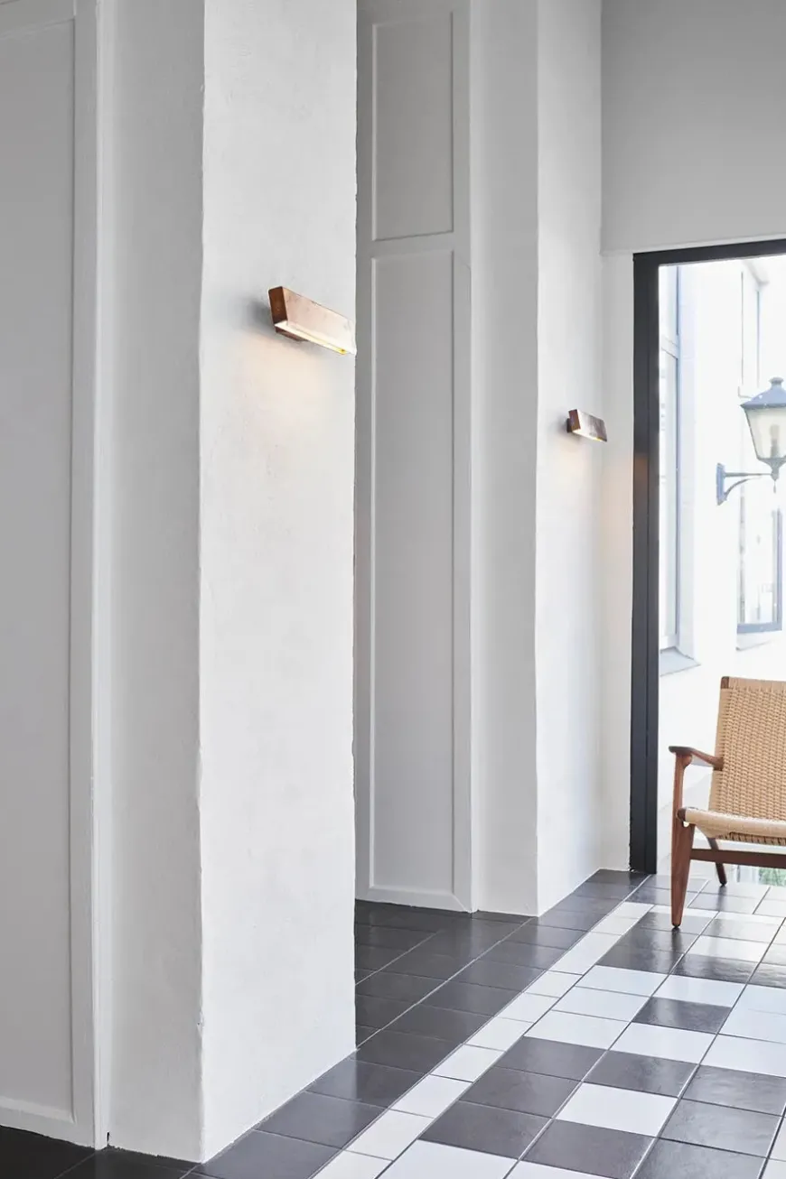 Papilio Single Væglampe, browned brass fra Anour