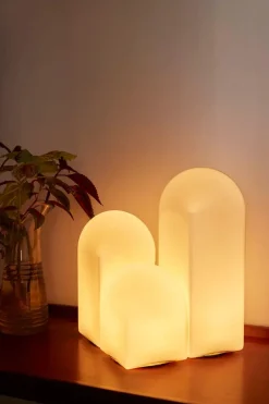 Parade table lamp 240 fra Hay