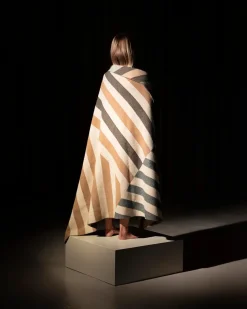 Patch Plaid, leaf/egg/jet fra raawii