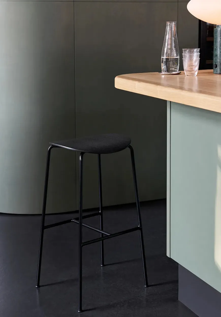 Pavilion Counter Stool AV37 fra &Tradition
