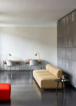 Pavilion Skrivebord AV16 fra &Tradition