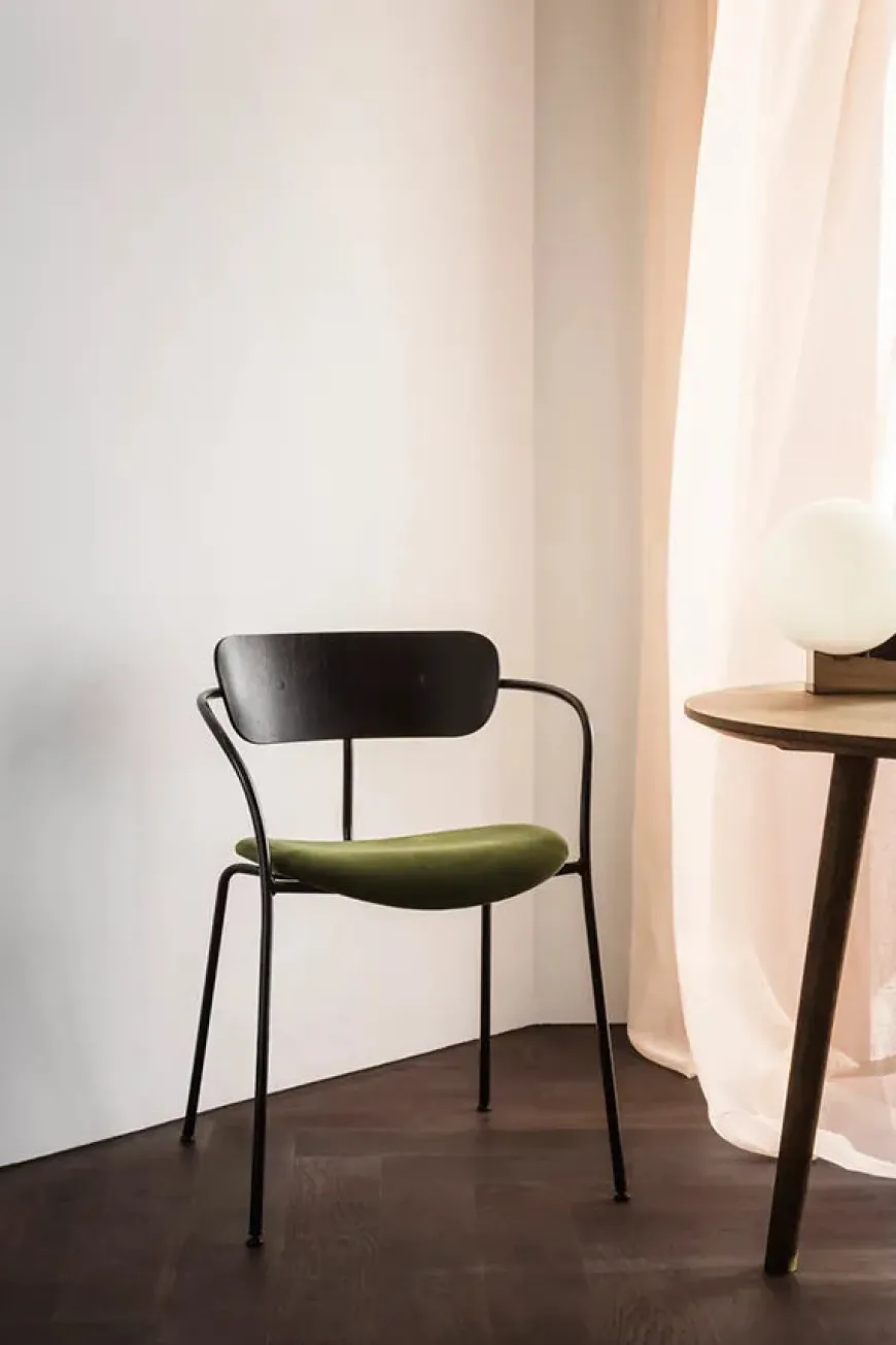 Pavilion Stol AV1 fra &Tradition