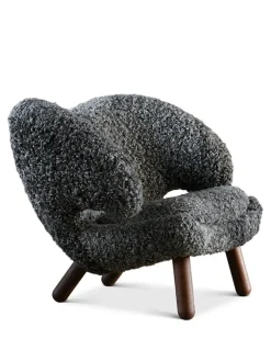 Pelikanstolen, gotlandsk fåreskind af Finn Juhl