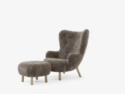 Petra VB3 lænestol inkl. Skammel,  Ecriture 0640 fra &Tradition