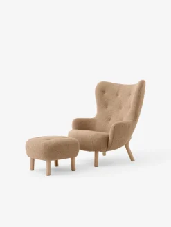 Petra VB3 lænestol inkl. Skammel,  Sheepskin honey 50 fra &Tradition