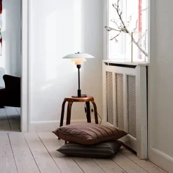 PH 3½-2½ Bordlampe, rød af Poul Henningsen