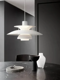 PH 5 Pendant, Monochrome Burgundy af Poul Henningsen