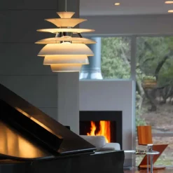 PH Snowball, dusty blue/brass af Poul Henningsen