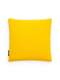 Phlox Cushion i gul, 45 x 45 cm fra Kvadrat