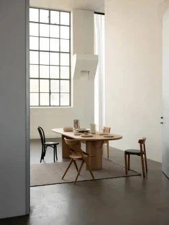 Pillabout Dining Table, 240x95 cm fra Louise Roe