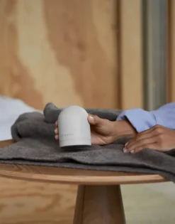 Pilo No.2 Fabric Shaver, Charcoal fra Steamery Stockholm