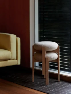 Pioneer Stool, lacquered oak/max 95 fra Fredericia Furniture