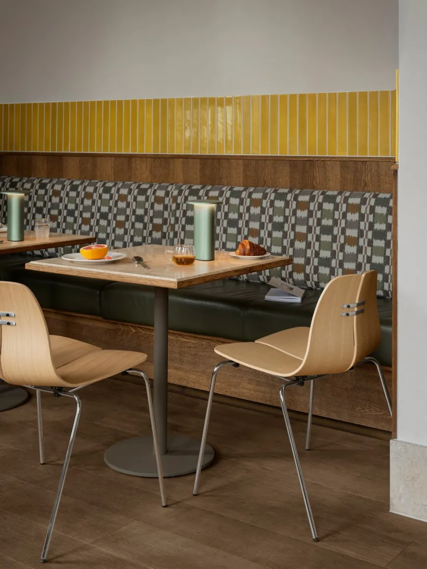 PK3 spisebordsstol, sort ask af Poul Kjærholm