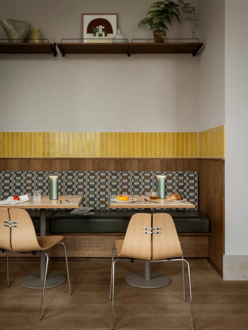 PK3 spisebordsstol, sort ask af Poul Kjærholm