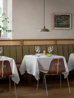 PK3 spisebordsstol, valnød af Poul Kjærholm