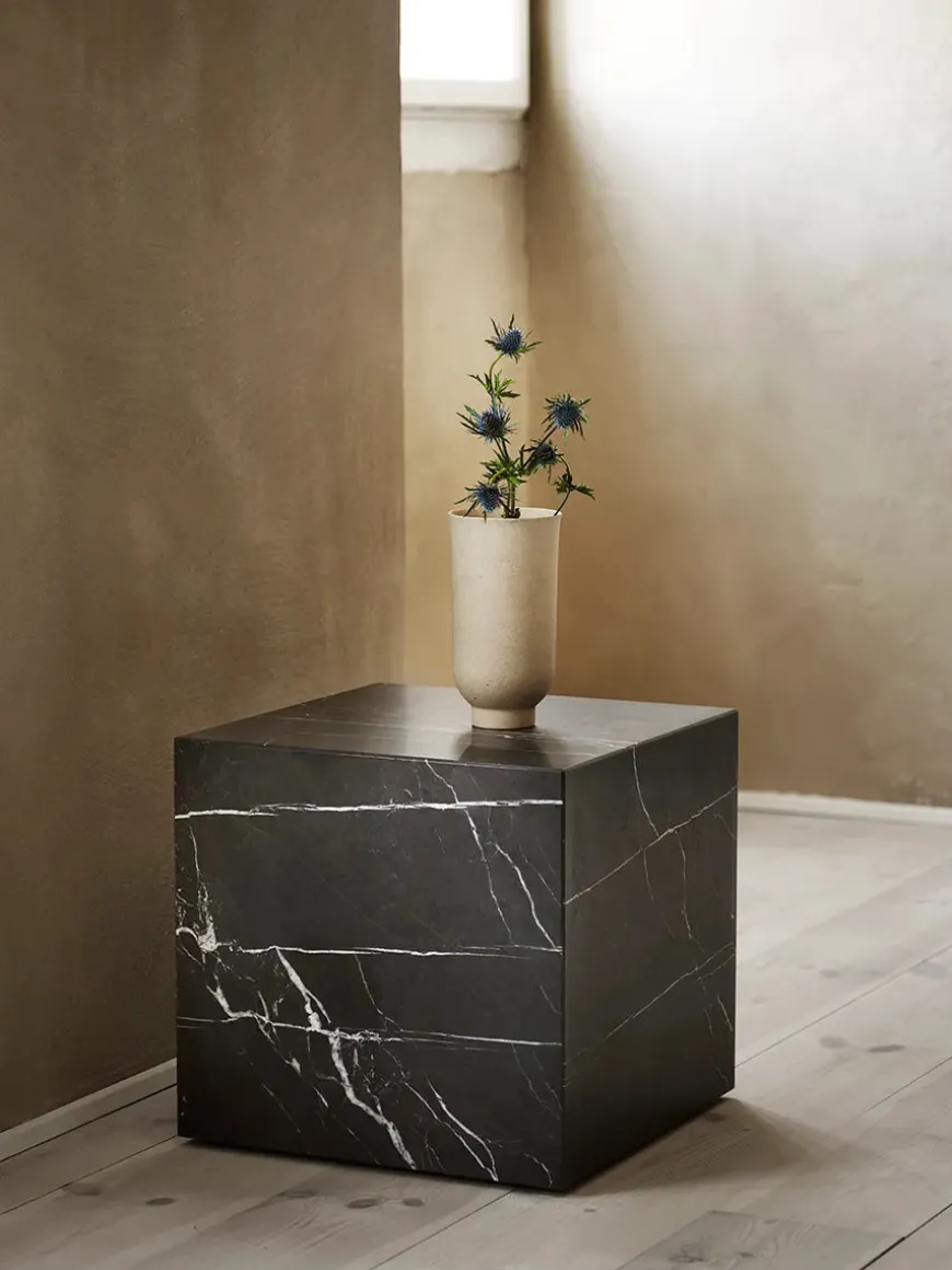 Plinth Cubic, grey galaxy marble fra Audo Copenhagen