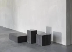 Plinth Cubic Grey Kendzo marmor fra Audo Copenhagen