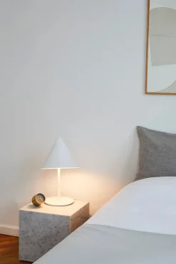 Plinth Cubic Rose Calacatta Viola marmor fra Audo Copenhagen