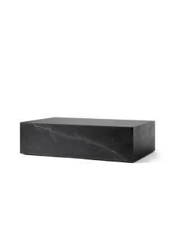 Plinth Low Black Nero Marquina marmor fra Audo Copenhagen