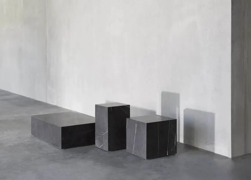 Plinth Low, grey galaxy marble fra Audo Copenhagen
