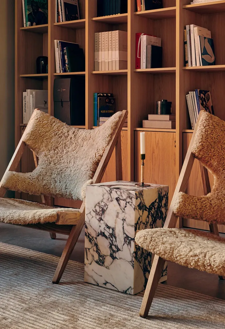 Plinth Tall, grey galaxy marble fra Audo Copenhagen