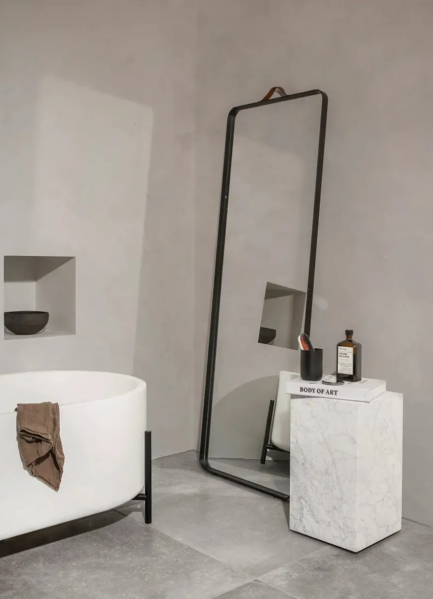 Plinth Tall, grey galaxy marble fra Audo Copenhagen
