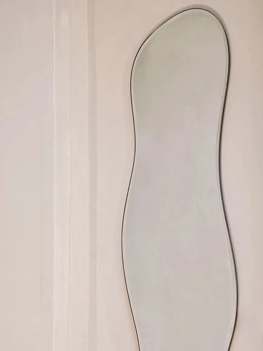 Pond Mirror Full Size, dark chrome fra Ferm Living