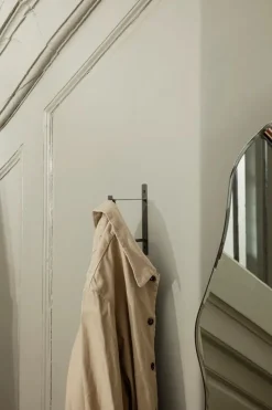 Pond Mirror stor, Dark Chrome fra Ferm Living