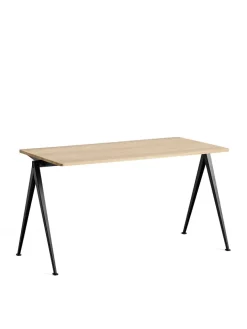 Pyramid 01 Bord fra Hay