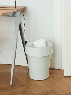 Pyramid 01 Bord fra Hay